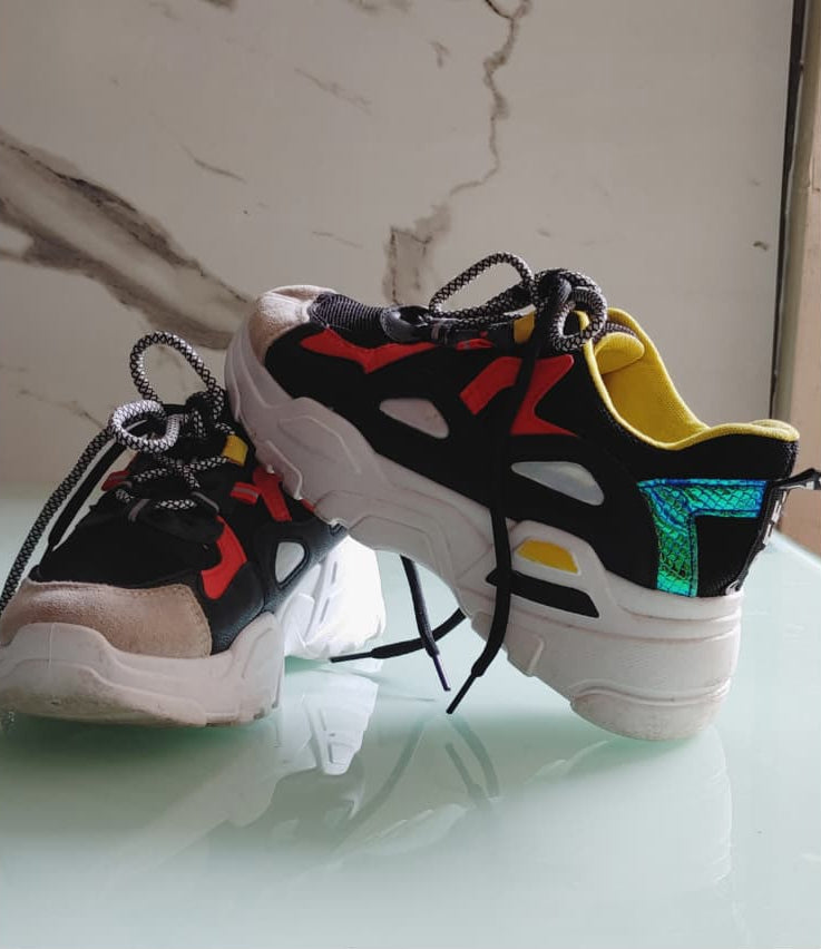 CHUNKY BLACK SNEAKER