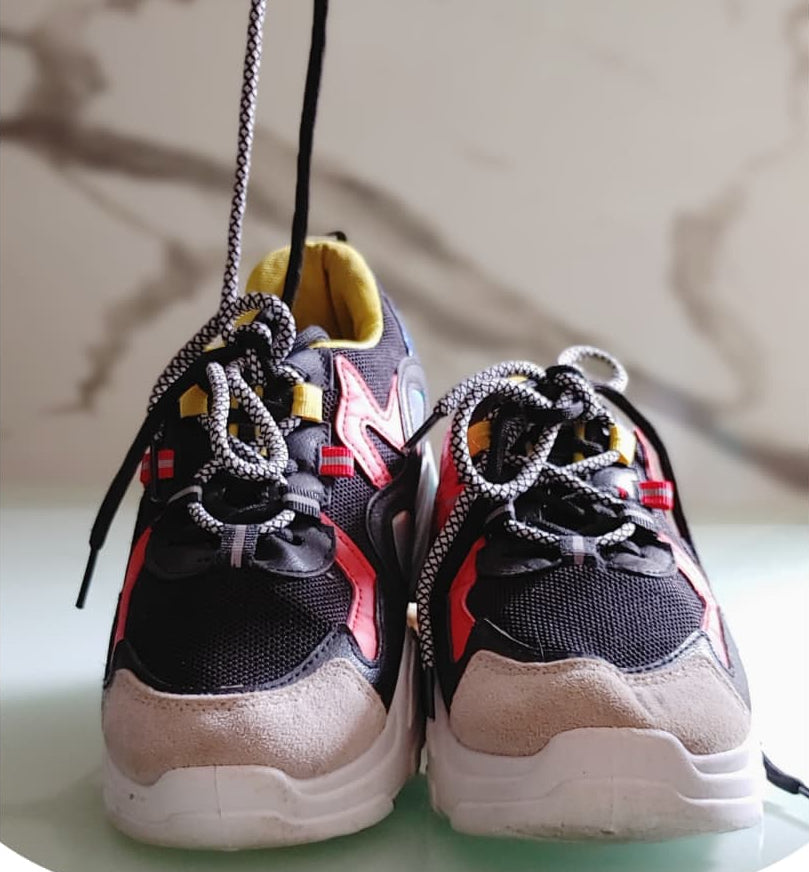 CHUNKY BLACK SNEAKER