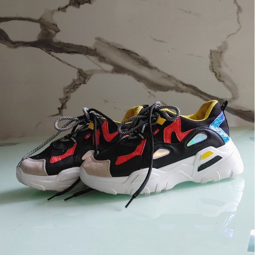 CHUNKY BLACK SNEAKER