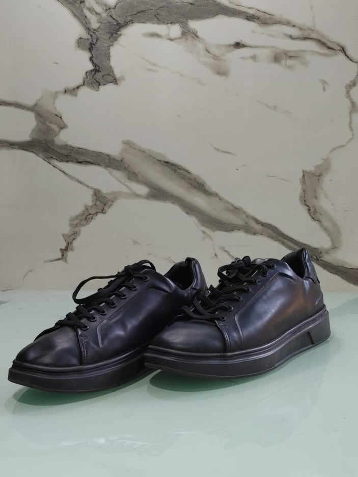 ZARA LACE UP SNEAKER