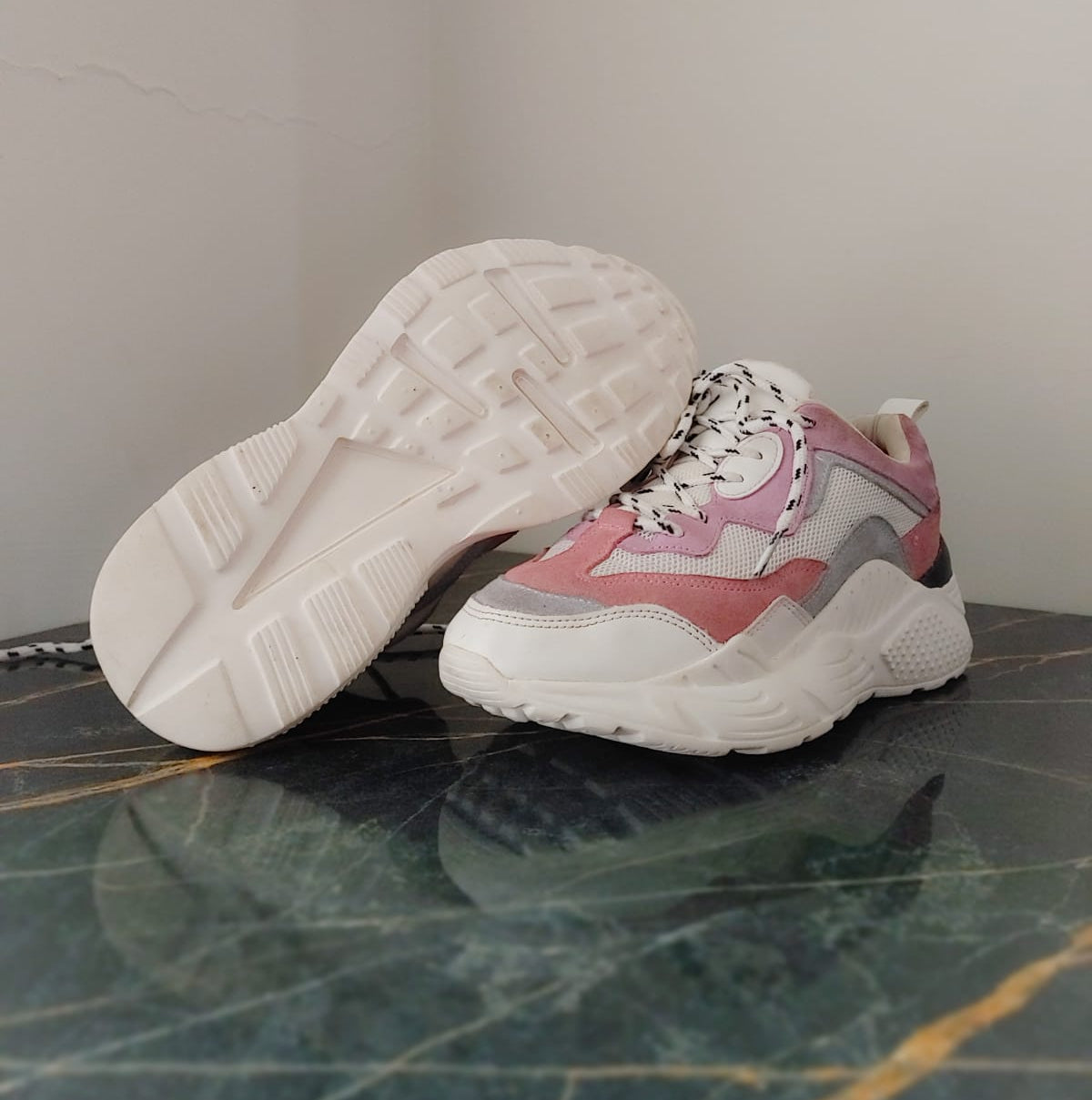 STEVE MADDEN SNEAKERS